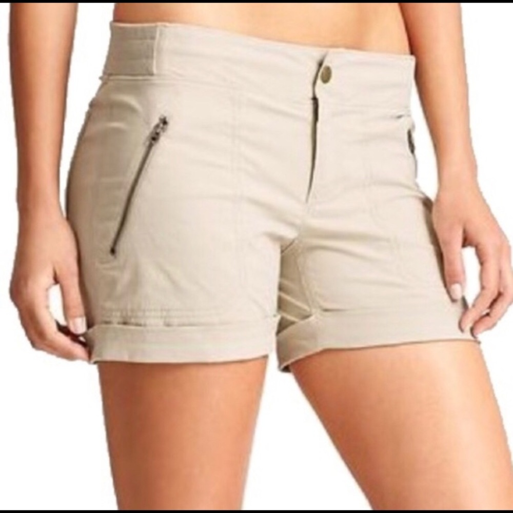 Athleta Trekkie shorts Sz 4 khaki